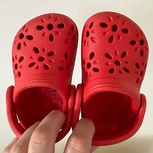 Kids Red crocs size 4